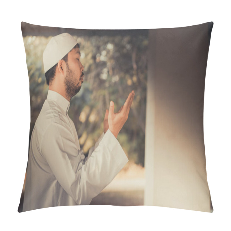 Personality  Asian Islam Man Praying, Ramadan Festival Concept Pillow Covers