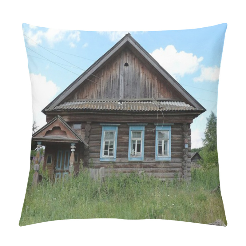 Personality  The Facade Of An Abandoned Village House Among The Thickets Of Green Grass Pillow Covers