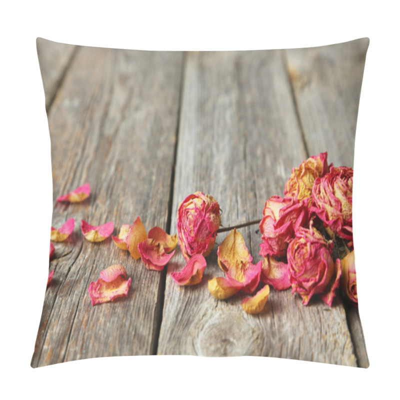 Personality  Dried Roses On Wooden Background Pillow Covers