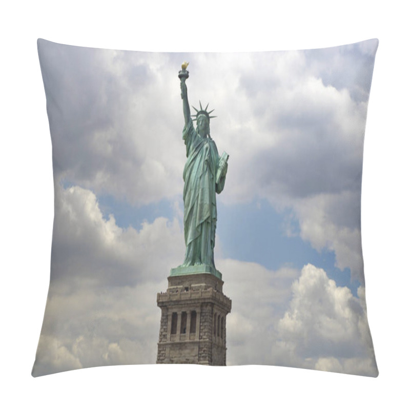 Personality  Statue Of Liberty In New York Pillow Covers