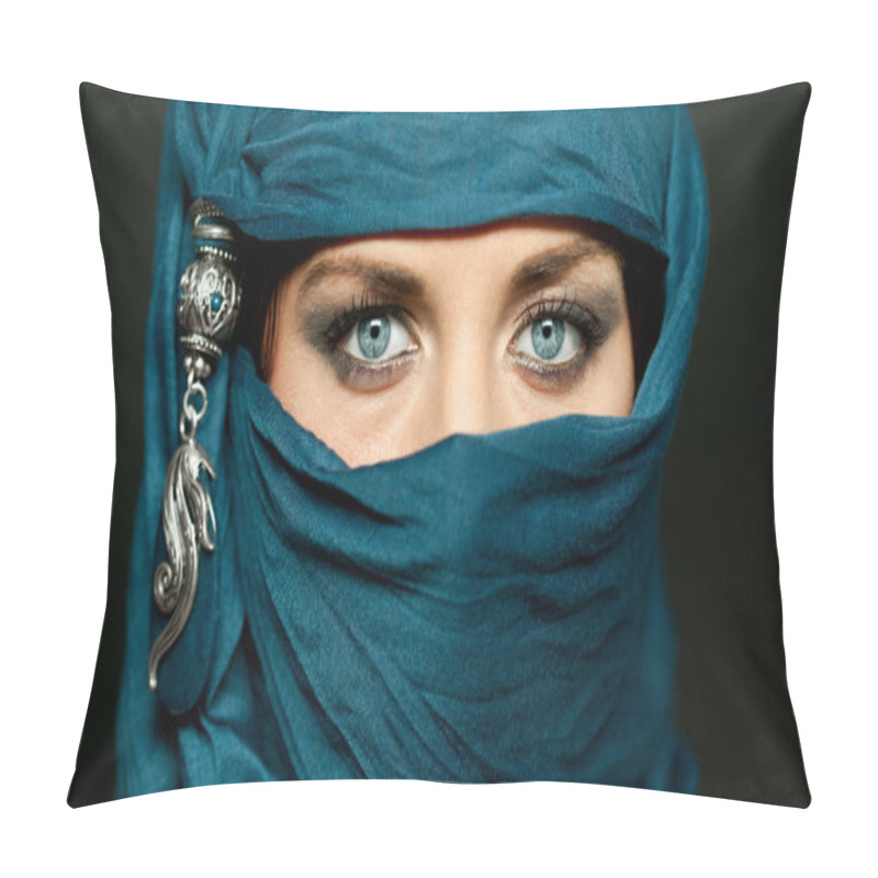 Personality  Arabic Girl Glance Pillow Covers