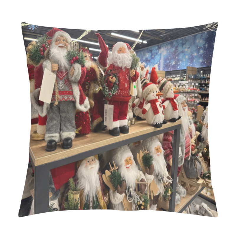 Personality  The Magic Of The Season Is Alive In Kyiv, Where Shopping Center Shelves Overflow With Festive Holiday Toys, Gifts, And Sweets. Pillow Covers