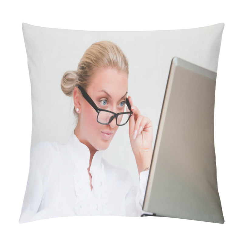 Personality  Attractive Young Business Woman Using Laptop At Work Desk Pillow Covers