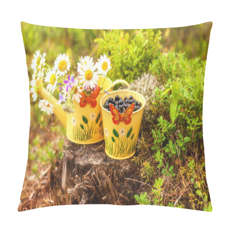 Personality  Beautiful Fresh Blueberries And Daisies In Bucket On Stump  Pillow Covers