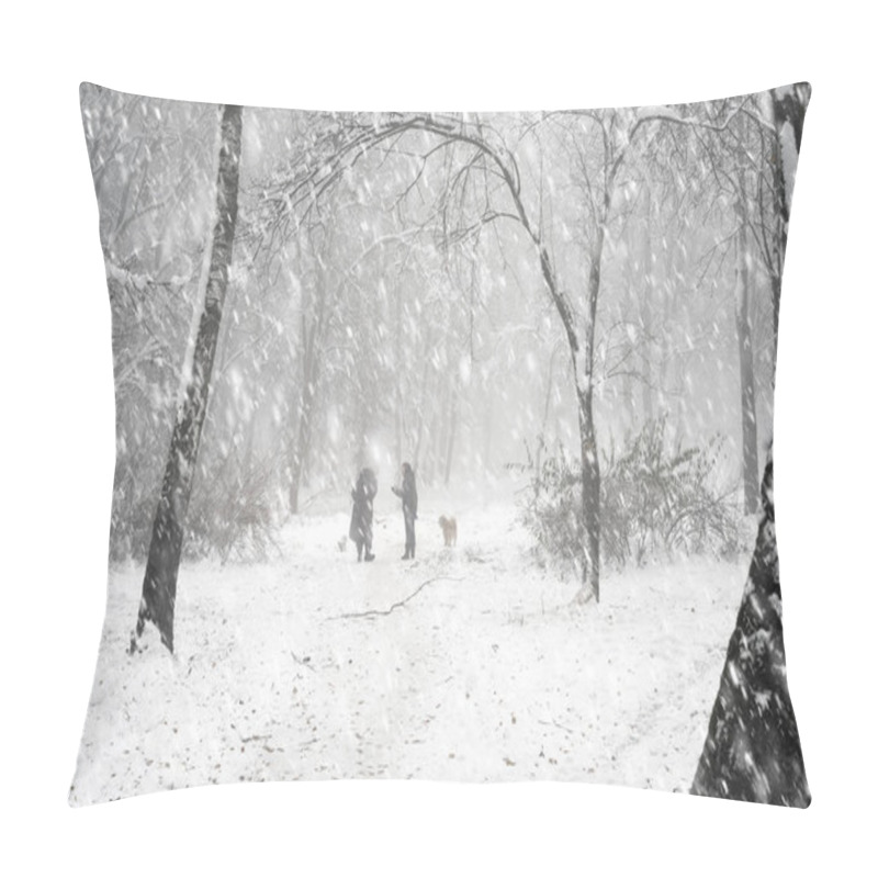 Personality  Walking The Dog In The Fog Pillow Covers