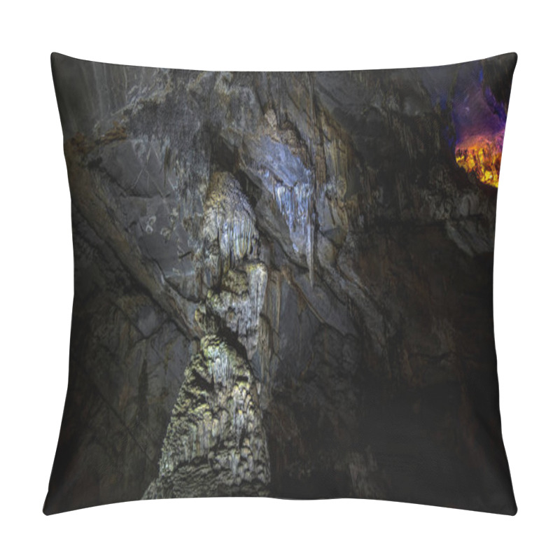 Personality  Visitors Discover Breathtaking Rock Formations Inside Cacahuamilpa National Park, Showcasing Striking Stalagmites And Stalactites Illuminated By Natural Light. The Intricate Textures Of The Cave Walls, Along With Dramatic Colors, Create A Mesmerizing Pillow Covers