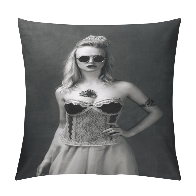 Personality  A Woman Wearing Sunglasses And A Corset. A Stylish Woman In Sunglasses And A Corset Pillow Covers