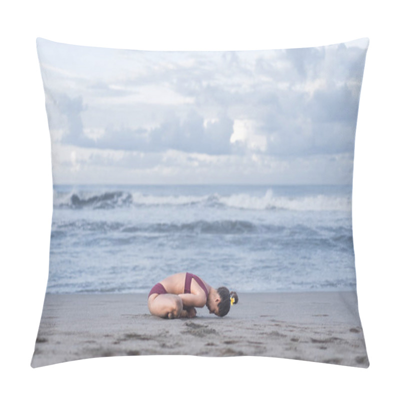 Personality  Scale Pose Pillow Covers