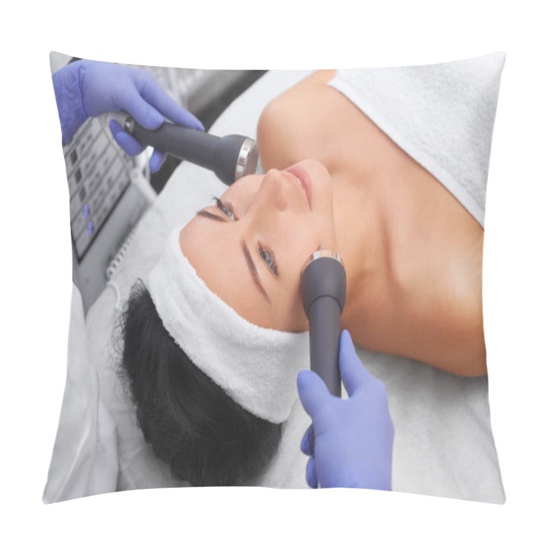 Personality  The Cosmetologist Makes The Procedure An Ultrasonic Cleaning Of The Facial Skin Of A Beautiful, Young Woman In A Beauty Salon.Cosmetology And Professional Skin Care. Pillow Covers