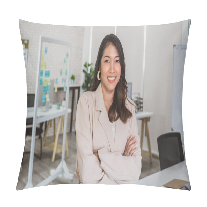 Personality  Portrait Of Asian Business Woman With Arms Crossed And Standing At Modern Workplace, Human Resource And Small Business Owner, Hiring New Employee, Business Person Concep Pillow Covers