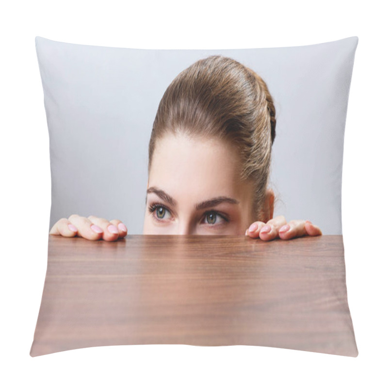 Personality  Woman Peeping Under The Edge Of Wooden Table Pillow Covers