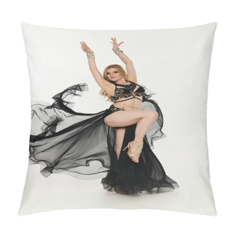 Personality  A Mesmerizing Young Woman In A Striking Black And Gold Outfit Performing A Captivating Belly Dance. Pillow Covers