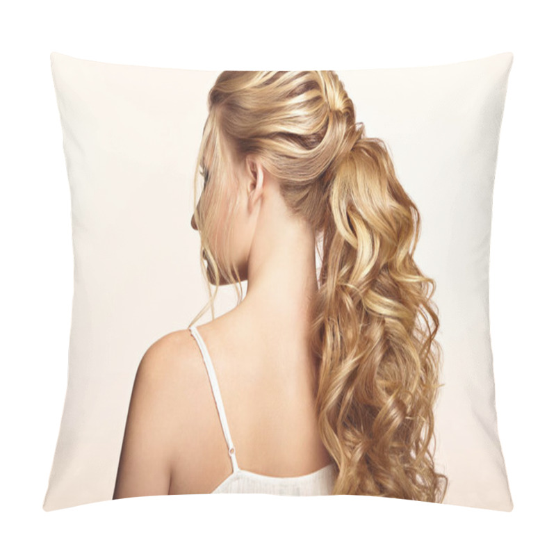 Personality  Blonde Girl With Long And Shiny Curly Hair Pillow Covers