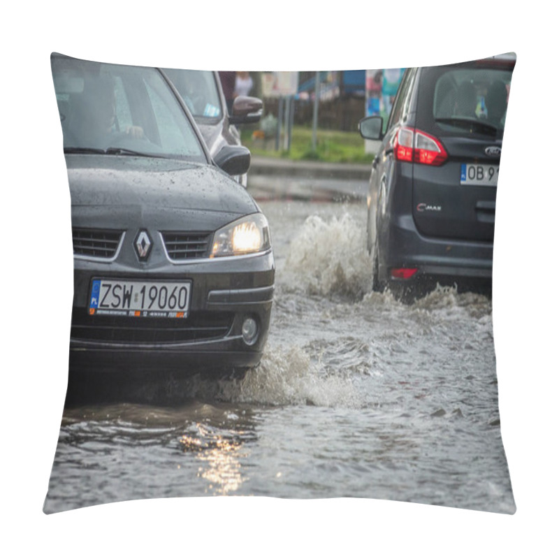 Personality  Cars On A Flooded Street Pillow Covers