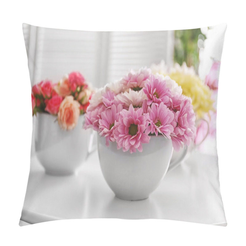 Personality  Bouquets Of Flower In Cup On Table Pillow Covers