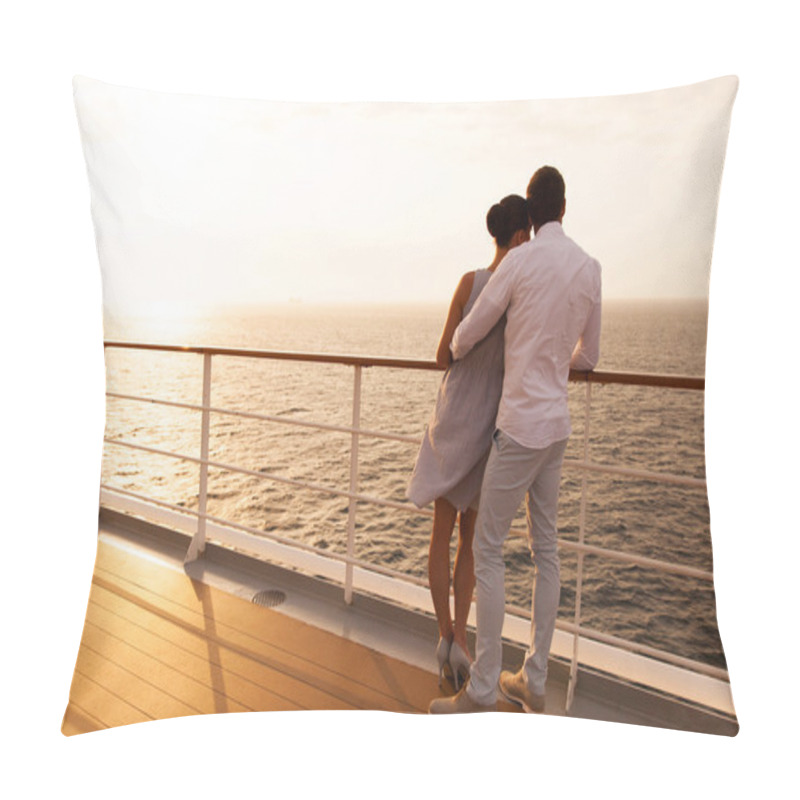 Personality  Couple Standing On Ship Deck Pillow Covers