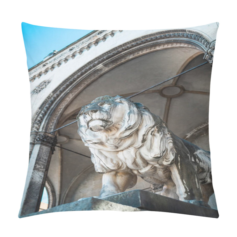 Personality  A Magnificent Stone Lion Statue In Munich Stands Prominently Beneath Intricate Arches, Showcasing Classical Grandeur And Exemplary Artistic Craftsmanship In A Historic, Architectural Setting. Pillow Covers