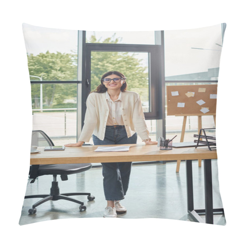 Personality  A Businesswoman Stands Confidently In A Modern Office, In Front Of A Desk, Embodying The Franchise Concept. Pillow Covers