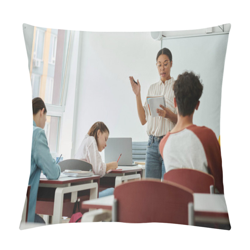 Personality  African American Teacher With Notebook Pointing And Talking During Lesson With Teen Pupils In Class Pillow Covers