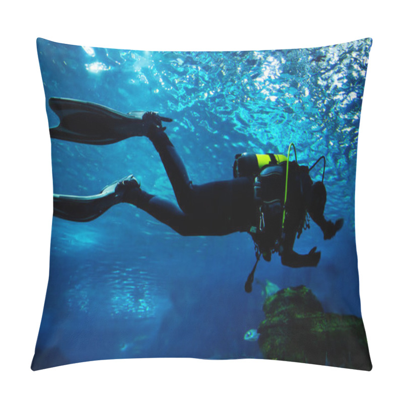 Personality  Diving In The Ocean Underwater Pillow Covers