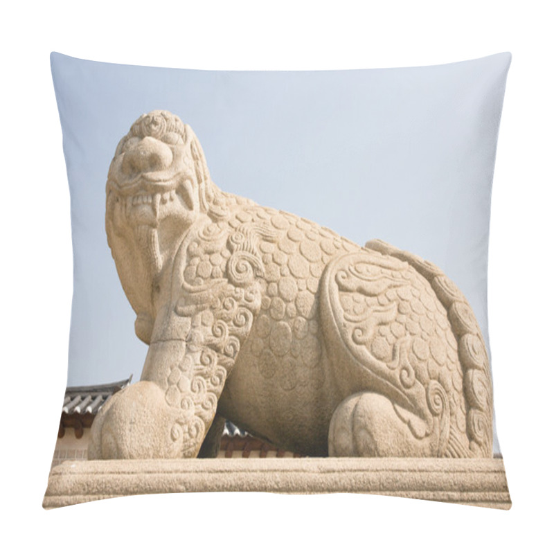 Personality  The Guard Lion Of Palace Pillow Covers