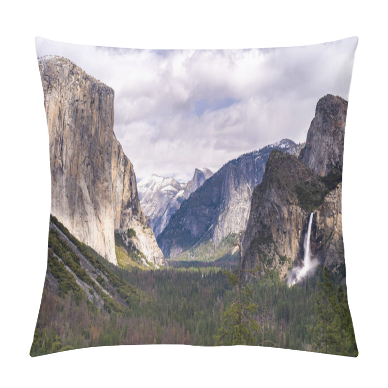 Personality  Tunnel View Of Yosemite National Park In California San Francisco USA Pillow Covers