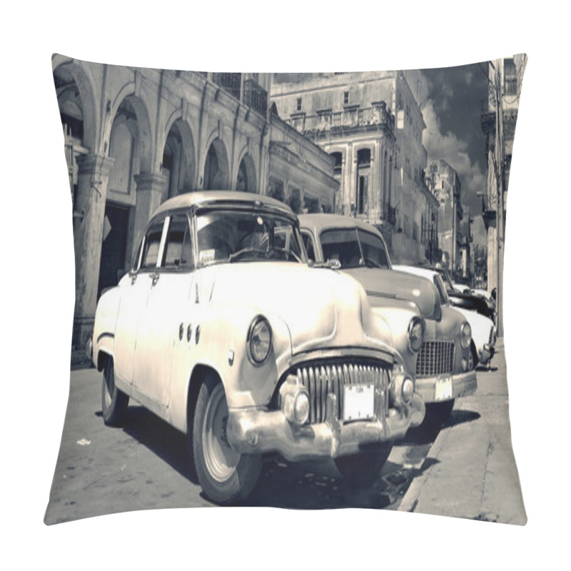 Personality  Old Havana Cars Panorama B&w Pillow Covers