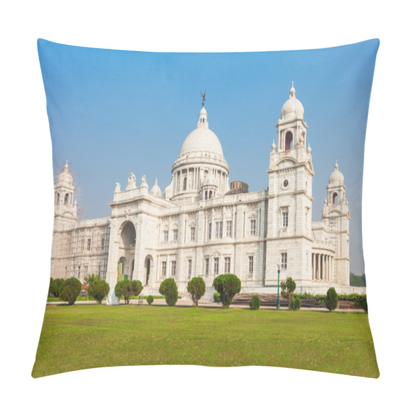 Personality  Victoria Memorial, Kolkata Pillow Covers