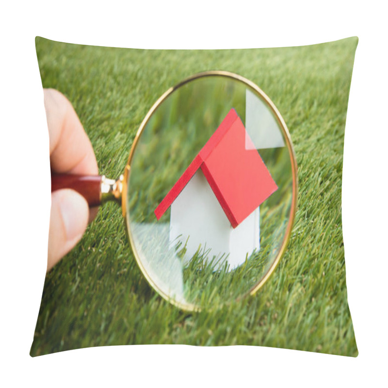 Personality  Magnifying Glass Inspecting Model Pillow Covers