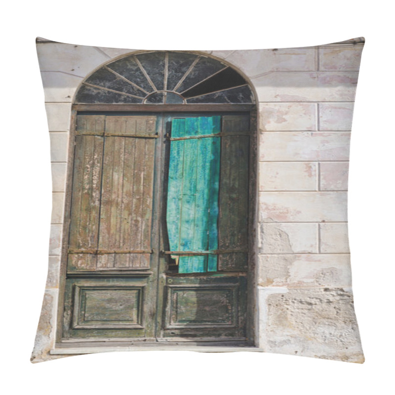 Personality  Old Door On A Colonial Building Pillow Covers