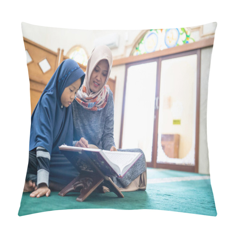 Personality  Muslim Woman With Kids Reading Quran Together Pillow Covers