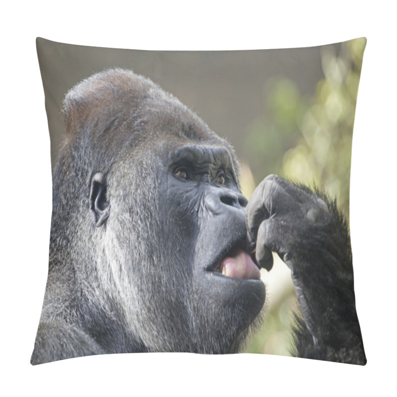 Personality  Close Up Of Gorilla In Forest Pillow Covers