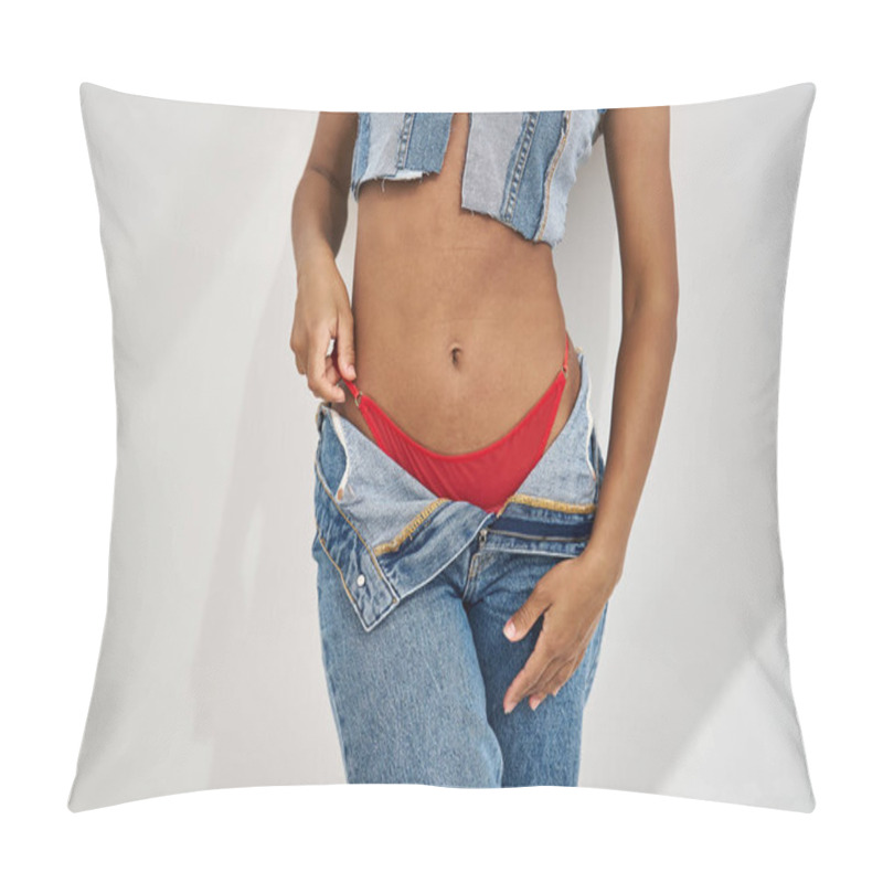 Personality  A Beautiful Young Woman Proudly Displays Her Unique Outfit, Exuding Confidence And Style. Pillow Covers