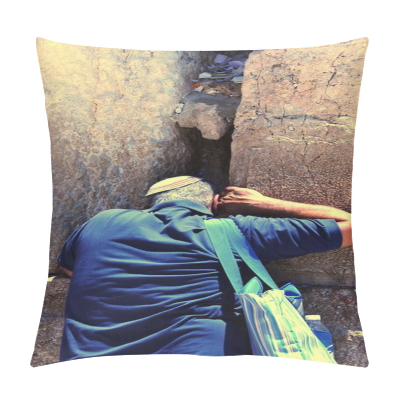 Personality  Jewish Worshiper Praying At The Wailing Wall Pillow Covers