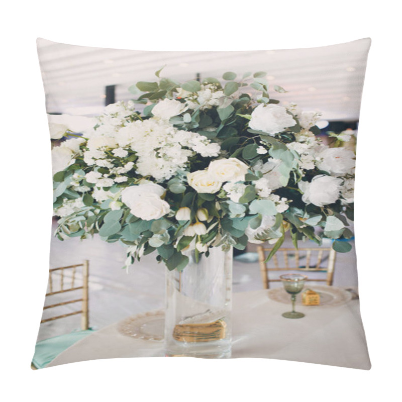 Personality  Wedding Decor With Flowers In  Restaurant Pillow Covers