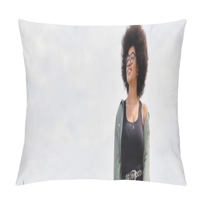 Personality  A Vibrant Woman With An Afro Standing Gracefully In A Lush Field, Exuding Confidence And Freedom. Pillow Covers