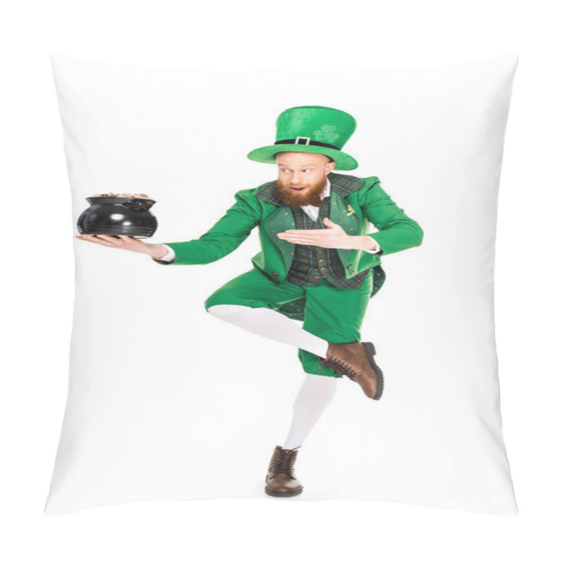 Personality  Leprechaun Presenting Pot Of Gold, Isolated On White  Pillow Covers