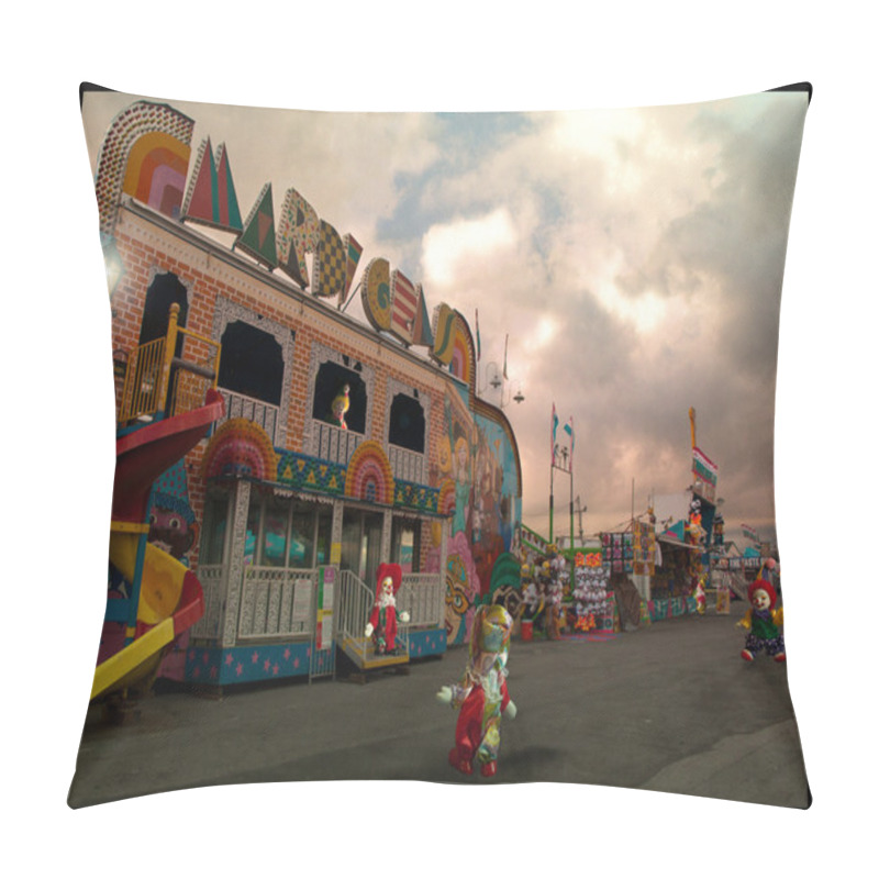 Personality  Clown On The Midway Pillow Covers