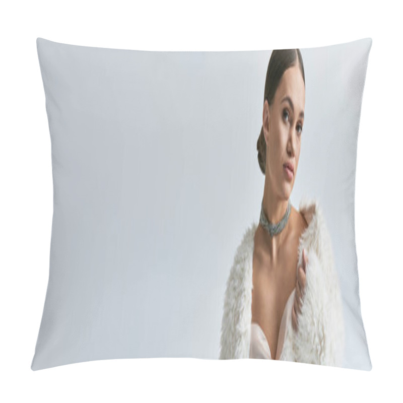 Personality  A Stylish Young Woman With Achondroplasia In A Studio Highlights Elegance, Diversity, And Inclusion. Pillow Covers