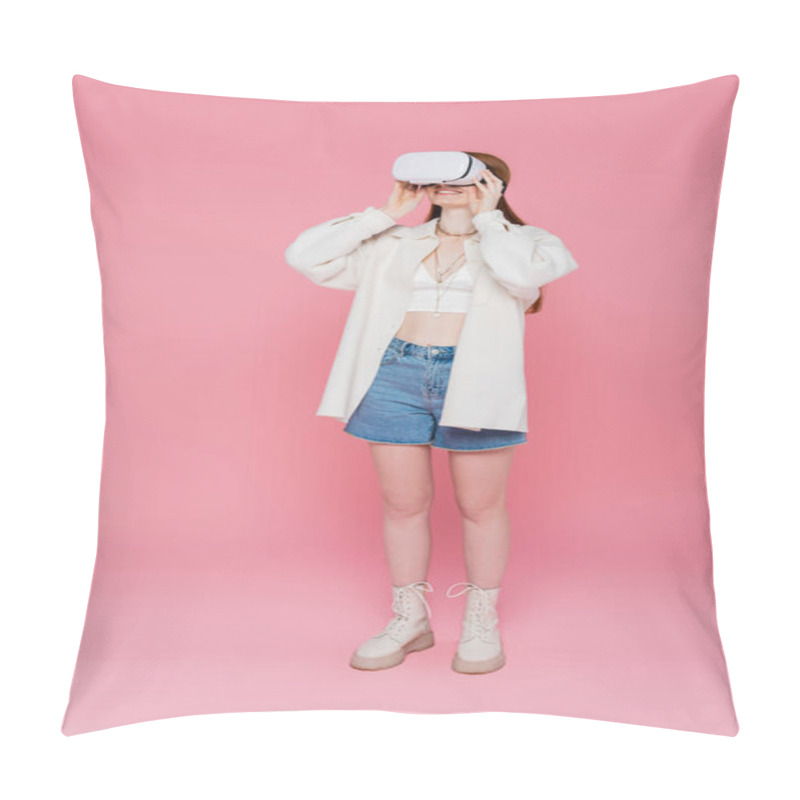 Personality  Full Length Of Smiling And Stylish Woman Using Virtual Reality Headset On Pink Background Pillow Covers