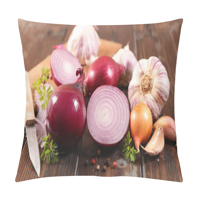 Personality  Close Up View Of Fresh Red Onion, Garlic On Wood Background Pillow Covers