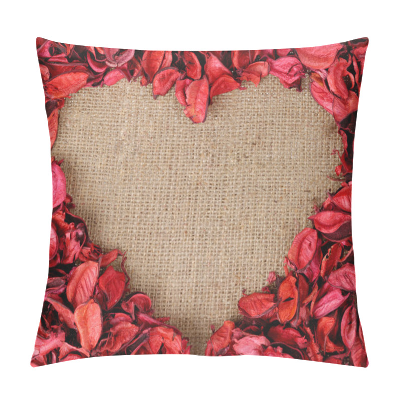 Personality  Heart Shaped Frame Made From Red Petals Pillow Covers