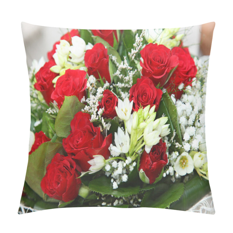 Personality  Flower Bouquet Of Red Roses Pillow Covers