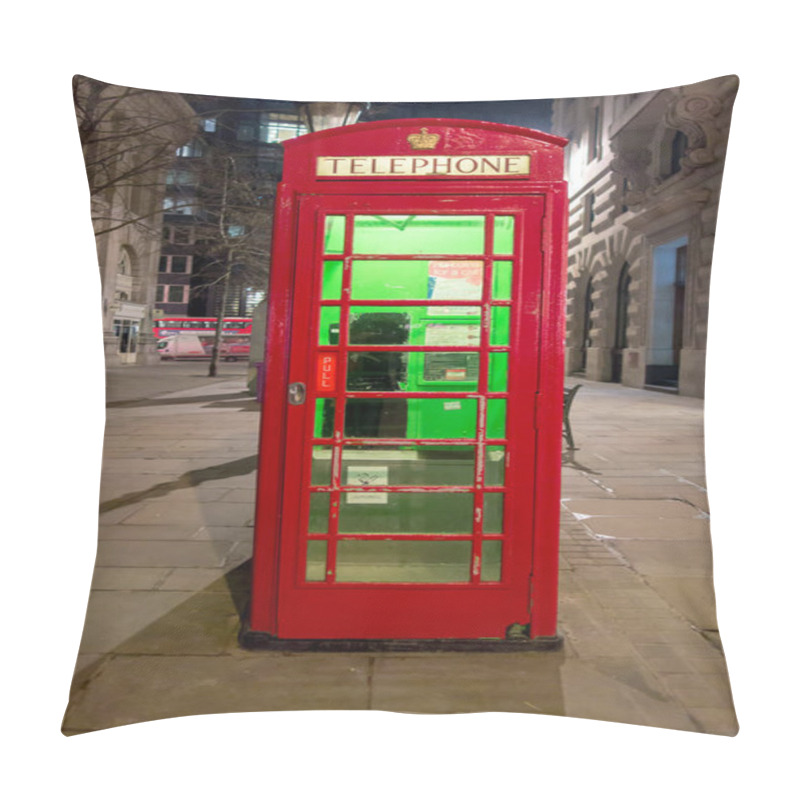 Personality  Red Royal Telephone Booth In London City Night Scene Pillow Covers