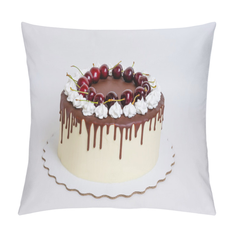 Personality  Chocolate Cherry Cream Cheese Cake And Crispy Merengues Pillow Covers