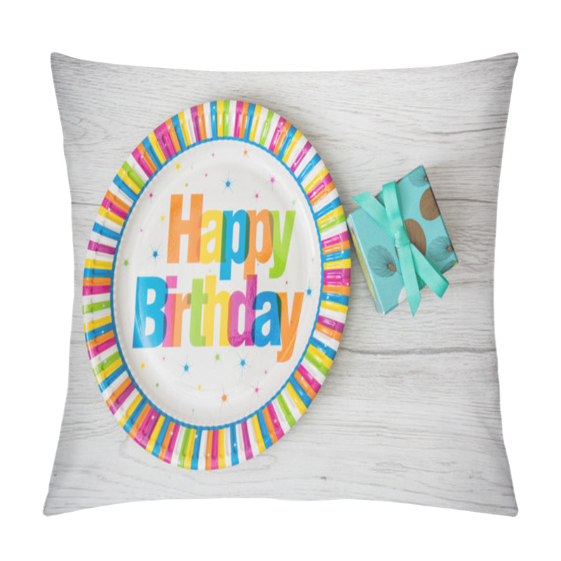 Personality  Paper Plates Designed For Birthday Party With Painted Gift Box O Pillow Covers