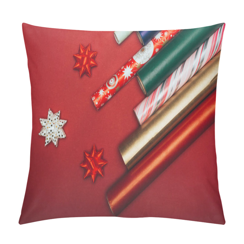 Personality  Top View Of Wrapping Paper Rolls And Bows On Red Pillow Covers