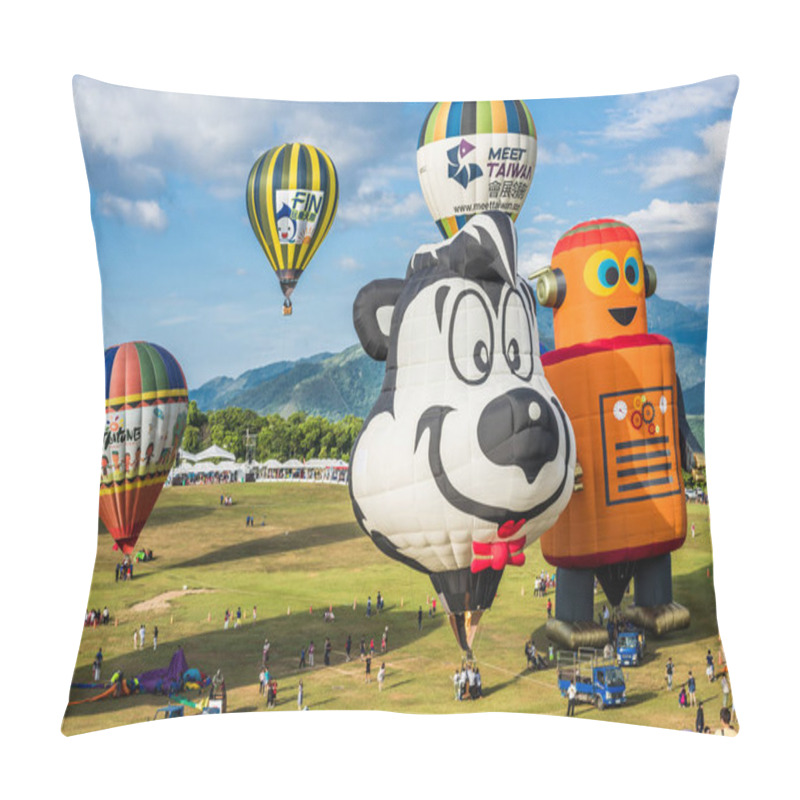 Personality  Taitung, Taiwan - August 6, 2018: Taiwan International Balloon Festival At Luye Highland Pillow Covers