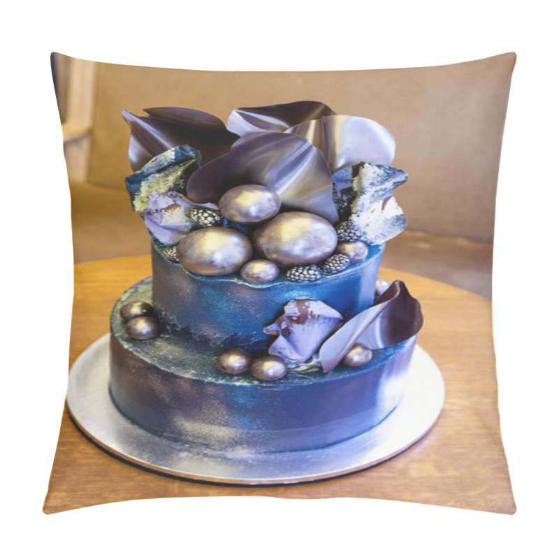 Personality  Creative Wedding Tiered Cake Decorated With Chocolate Waves And Balls With Metallic Effect Pillow Covers