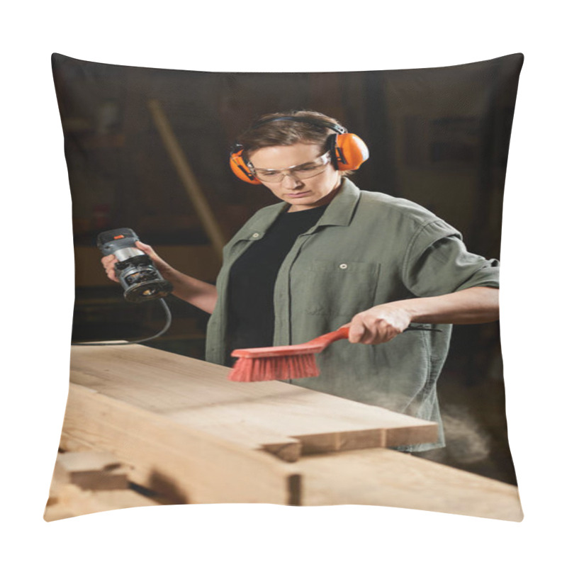 Personality  Focused On Her Craft, A Female Carpenter Expertly Shapes Planks While Ensuring Safety And Precision In The Workshop. Pillow Covers